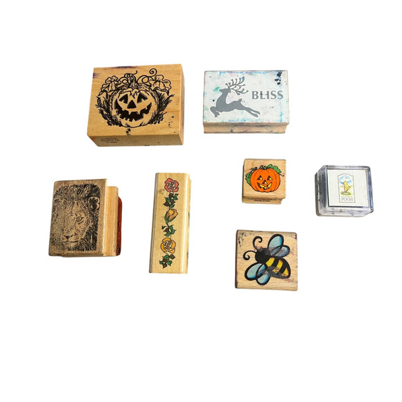 Mixed Lot of 16 Stamps Vintage &‎ Modern | Halloween Pumpkin Flowers Bee Lion - Picture 3 of 13